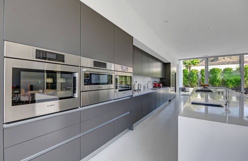 Palm Springs House | Palm Perfect! Luxurious property in stunning setting. See the video!