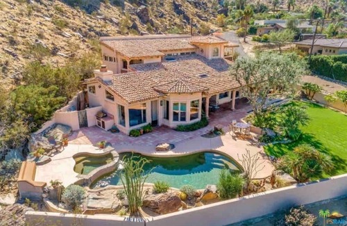 Araby Cove House | Palm Springs– 5 Bedrooms, Pool, Spa, Yard, BBQ, Views, By Downtown, Hiking, Dogs