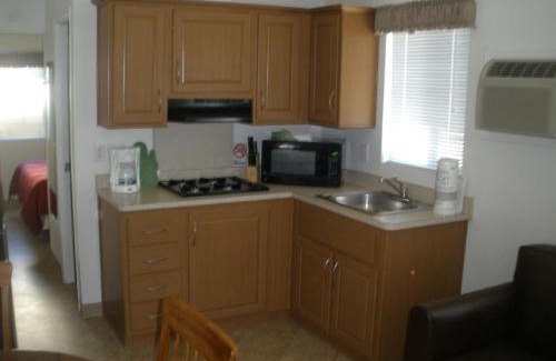 Palm Desert Resort | Palm Springs Camping Resort Cottage 2