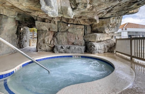 Canyon Corridor Resort | Palm Springs Getaway! 3 Amazing Suites w/ Stunning View | 2 Outdoor Pools