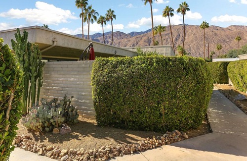 Baristo Condo | Palm Springs Hideaway: Private ground level condo with pool, hot tub, sauna & fitness center!