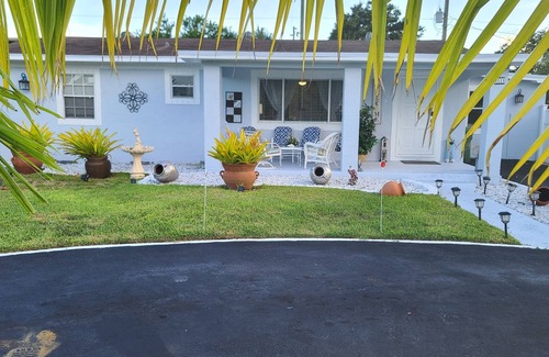 Palm Springs House | Palm Springs Paradise 3-Bedroom 2-Bath 5 Miles to the Beach