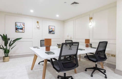 London Borough of Bromley Apartment | Palm Tree House - Sahara