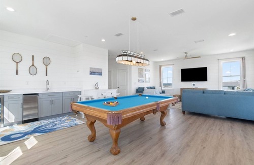 Navarre Beach House | Palm Tree Paradise 🌞🌴 Sleeps 32 w/Gulf Views, Pool, Hot Tub + Event Friendly