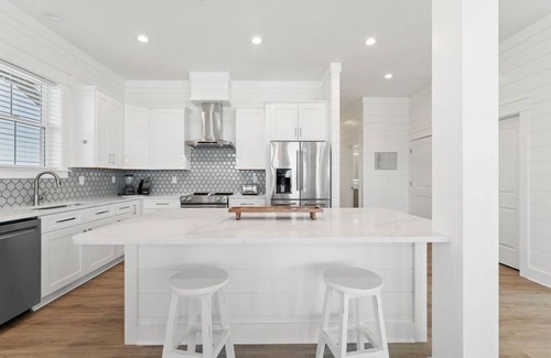 Navarre Beach House | Palm Tree Paradise 🌞🌴 Sleeps 32 w/Gulf Views, Pool, Hot Tub + Event Friendly