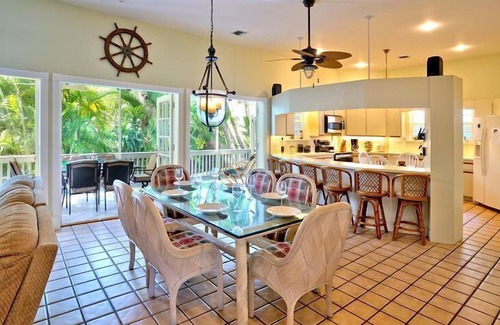 Truman Annex House | Palm Trees Ocean Breeze Key West FL