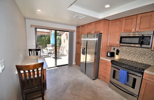 Palm Desert Condo | Palm Valley, beautifully remodeled 2b 2ba Condo w/golf cart on 6th fairway,