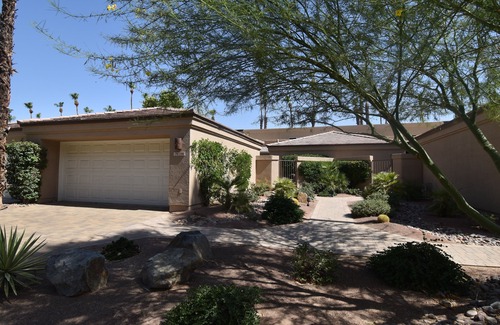 Palm Desert Condo | Palm Valley, beautifully remodeled 2b 2ba Condo w/golf cart on 6th fairway,