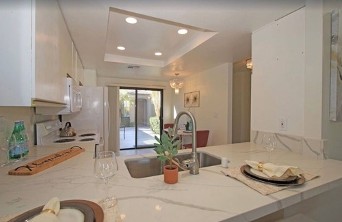Palm Desert House | Palm Valley . Relaxed Getaway, Pools and Sunsets!