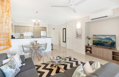 Westcourt Apartment | Palm View- 9 Pools BBQ Gym