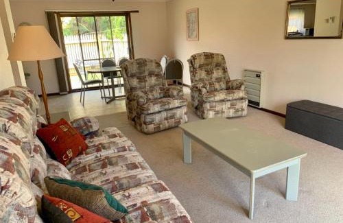 Inverloch House | Palm Waters 1