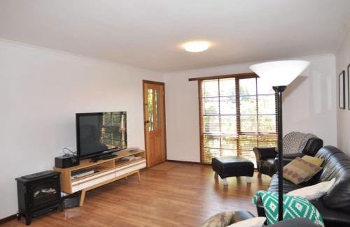 Inverloch House | Palm Waters 4 - Wi-Fi & Linen Included