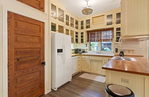 King City House | Palmetto Cottage sleeps 8 and walk to the Village