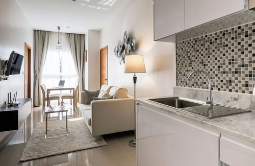 Karon Apartment | Palmetto Park Residence