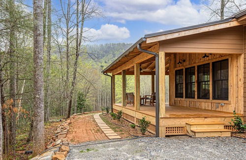 Saluda House | Palmetto Trailside Retreat