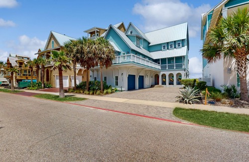 Port Aransas House | Palmilla Big Blue Gulf-front home with pool, spa, & scenic views of the beach