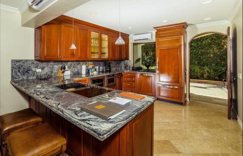Playa Flamingo Villa | Palms 14 Luxury Beachfront Villa