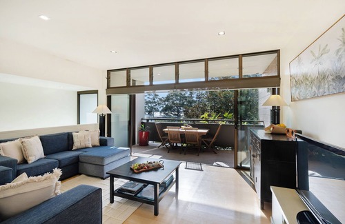 Vincentia House | Palms at Piana. Luxury, resort style Jervis Bay home. Walk to shops cafe & beach