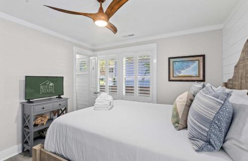 Isle of Palms House | Palms of Hart- 2 Blocks from Beach Dog Friendly