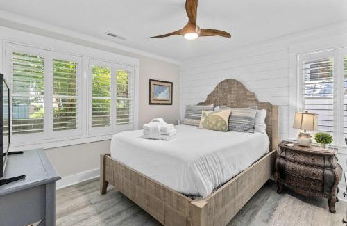 Isle of Palms House | Palms of Hart- 2 Blocks from Beach Dog Friendly