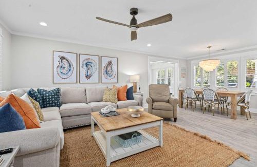 Isle of Palms House | Palms of Hart- 2 Blocks from Beach Dog Friendly