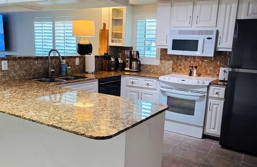 Fort Myers Apartment | Palms on the River: 90+ Day Rental, Amenities + View, Near Downtown Fort Meyers