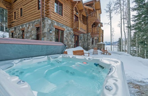 Mountain Village House | PALMYRA PINES- Ski-In/Ski-Out Luxe cabin w/Vibrant Views & Hot Tub