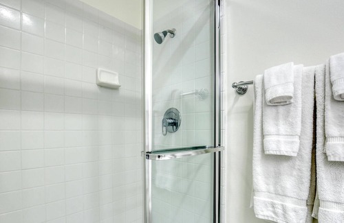 Palo Alto Apartment | Palo Alto 2BR w/ Pool, Spa, and More