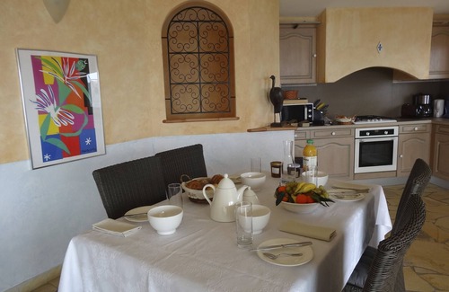 Porto-Vecchio Villa | PALOMBAGGIA ,right on the waterfront, 5 minutes' walk . Superb sea view.