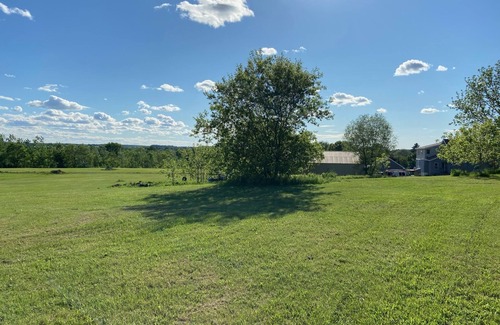 Baldwinsville Apartment | Palomino Upper level Farm House near Village,