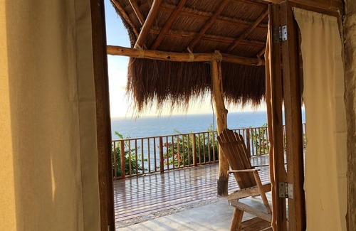 Tierra Bomba Island Cabin | PAMADUIH - Cabin on the Ocean Cliff