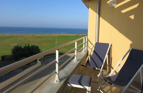 Saint-Jean-de-Monts Apartment | Pamplemousse Face Mer by Interhome