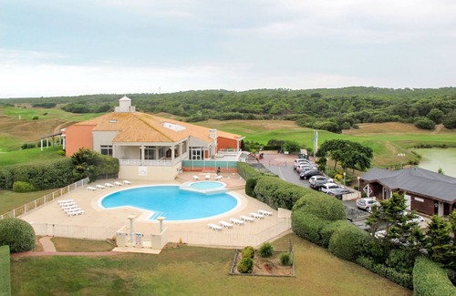 Saint-Jean-de-Monts Apartment | Pamplemousse Face Mer by Interhome