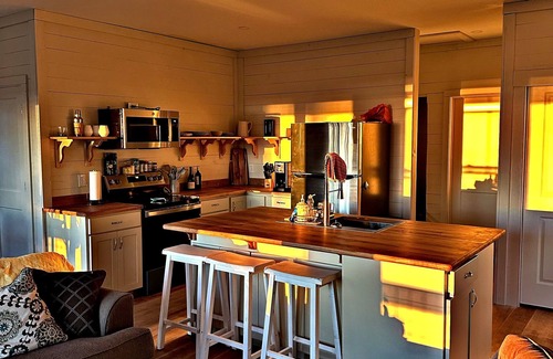 Panacea House | Panacea Treehouse ⭐️ Waterfront Retreat- Minutes to St.Marks Brewfest!