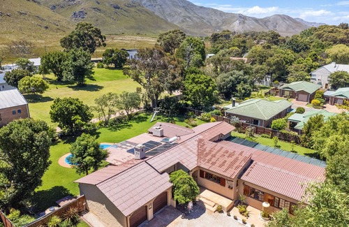 Kleinmond House | Panaderos - Five Bedroom House, Sleeps 10