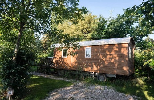 Seillac Ski Chalet | Panama - 2 bedrooms - sleeps 5 - Enjoy its covered terrace for 5 all year round