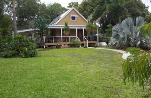 Brisbane Waterfront House | Pandanus in Cowan Cowan