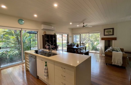 Arakoon House | Pandanus - Relaxing home near beautiful beaches.