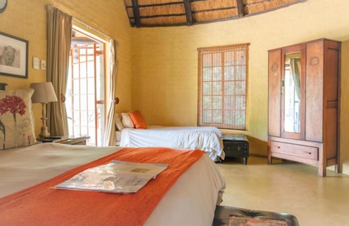 Maruleng Bed & Breakfast | Pangolin Rondavels - Shikwari Nature Reserve