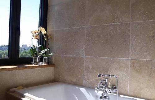 Villeneuve-les-Avignon Bed & Breakfast | Panoramic Suite with river view