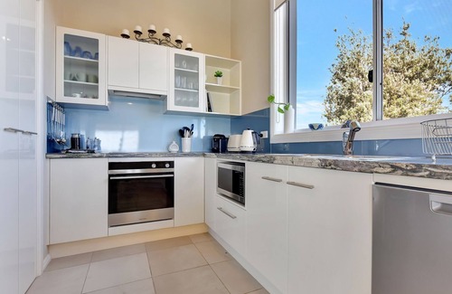Swansea Heads House | Panorama Beach House - Coastal Luxury with Stunning Views of the Caves Coastline