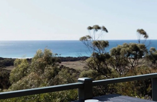 Bicheno Cabin | Panorama Cabin - a cosy shack + an unreal view (B)