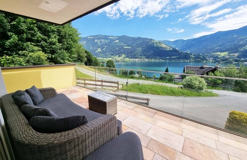 Zell am See Ski Chalet | Panorama Chalet Schmittendrin, lake view & garden