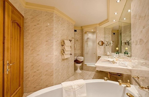Bad Kleinkirchheim House | Panorama Juniorsuite 57 m² - Thermenwelt Hotel Pulverer