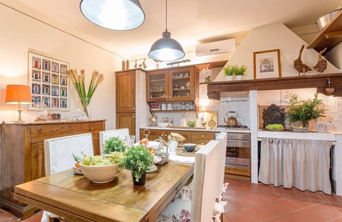 Lucca Villa | Panoramic 4 Bedrooms Farmhouse with Private Pool in Lucca close to Town Centre
