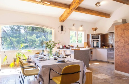 Le Tholonet Villa | Panoramic 4-BR Villa near Aix w/Pool, AC - for 10 people