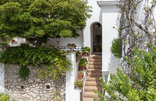Capri Villa | Panoramic and central villa.