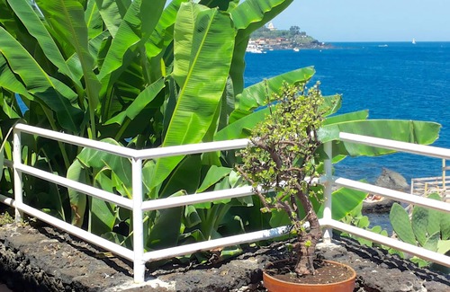 Aci Trezza Apartment | Panoramic apartment on the sea