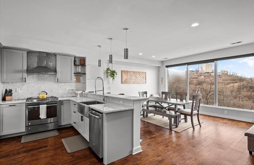 Mount Washington House | Panoramic City Views from Atop Mount Washington!