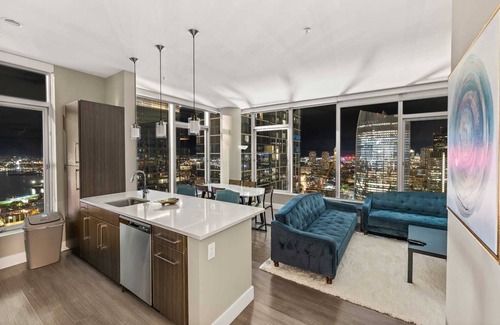 North End Apartment | Panoramic City&Water View In historic w/end Boston